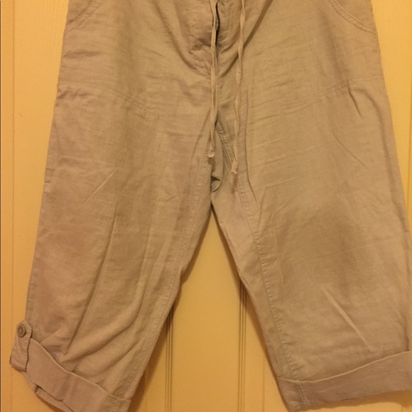 Gray linen shorts/capris - Picture 2 of 3
